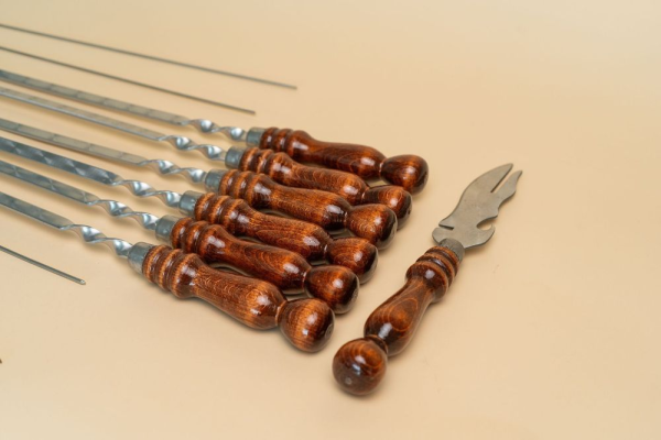 Комплект шампуров в чехле №4 (6 шампуров с дер. ручкой+нож+ 2шт вилка прут.+вилка+кочерга)