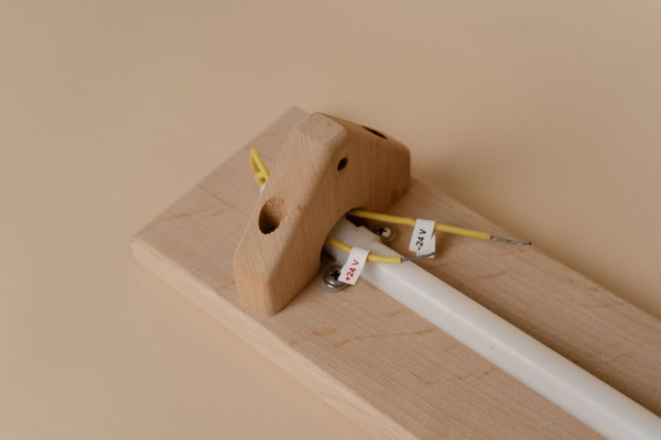 Светильник Woodson FIJI Line угловой со светодиодной лентой, Ольха (24V) Светильник Woodson FIJI Line угловой со светодиодной лентой, Ольха (24V)